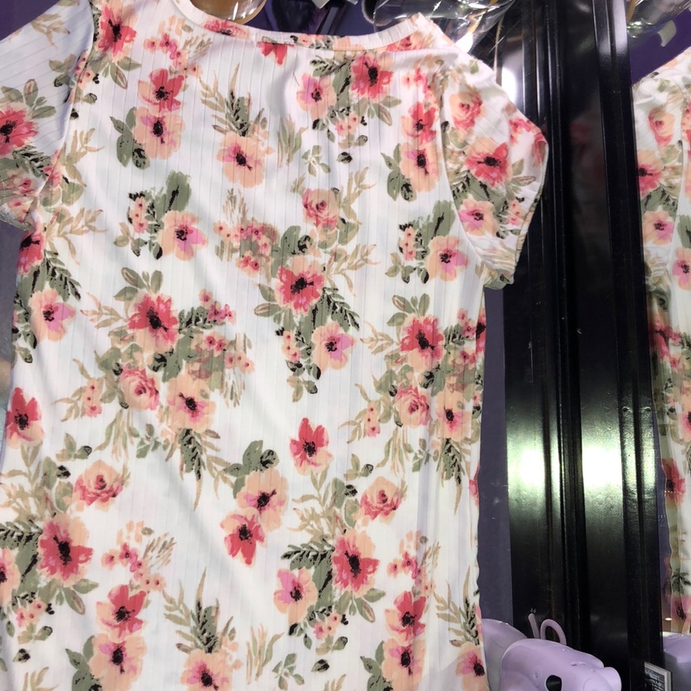 white shirt with pink flower designs on it - Picture 3 of 4